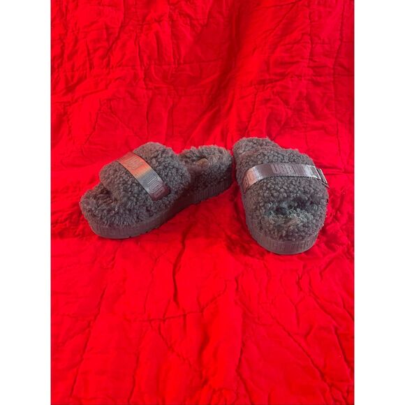 UGG Oh Fluffita Slides – Size 8 - Picture 1 of 5